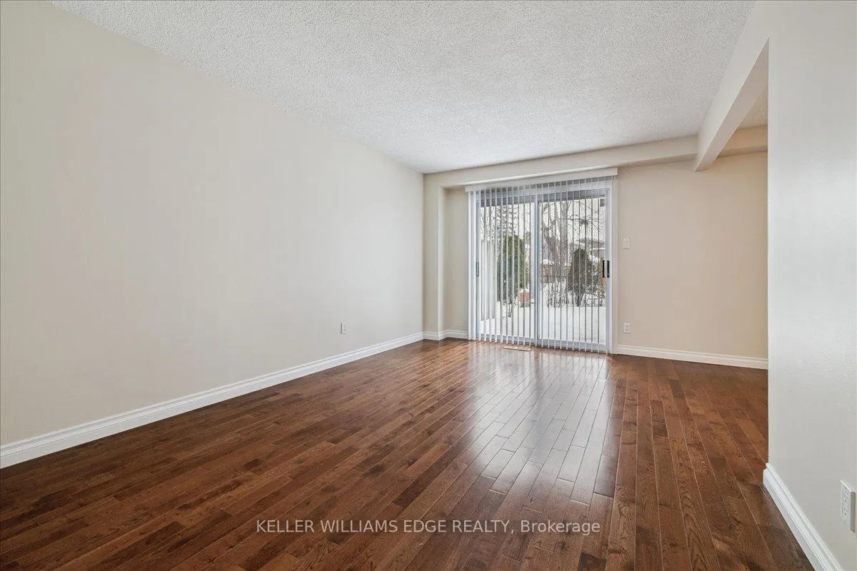 Photo 11 of Unit 6, 475 Woodview Road, Burlington, Roseland — HOMEH