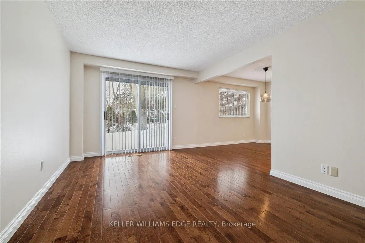 Photo 12 of Unit 6, 475 Woodview Road, Burlington, Roseland — HOMEH