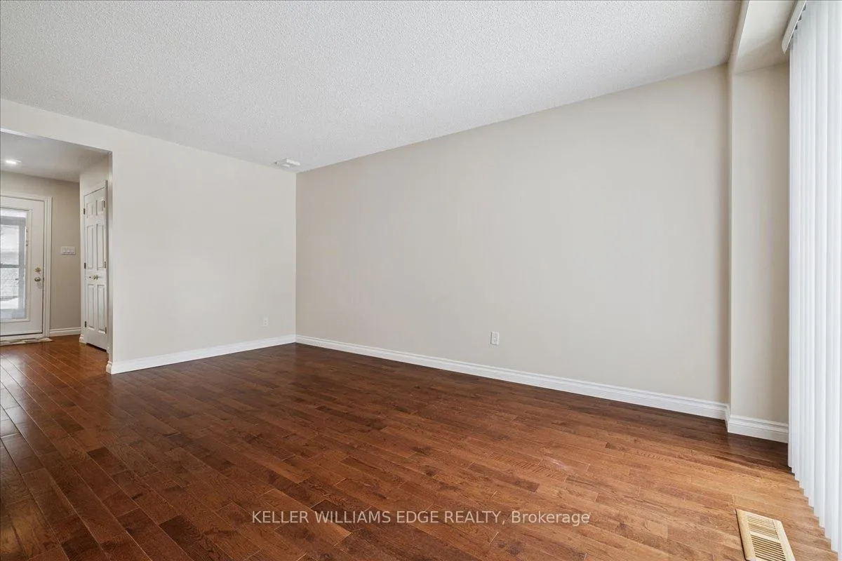 Photo 13 of Unit 6, 475 Woodview Road, Burlington, Roseland — HOMEH