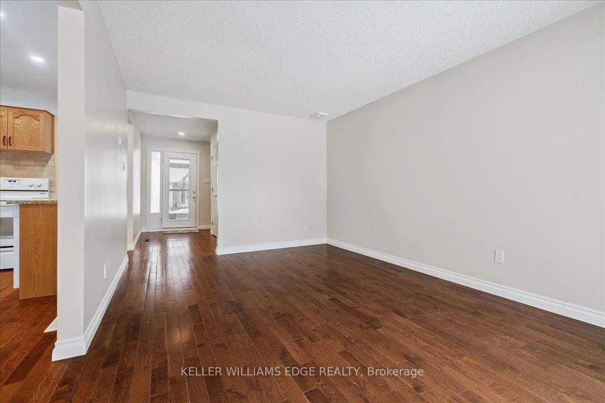 Photo 14 of Unit 6, 475 Woodview Road, Burlington, Roseland — HOMEH