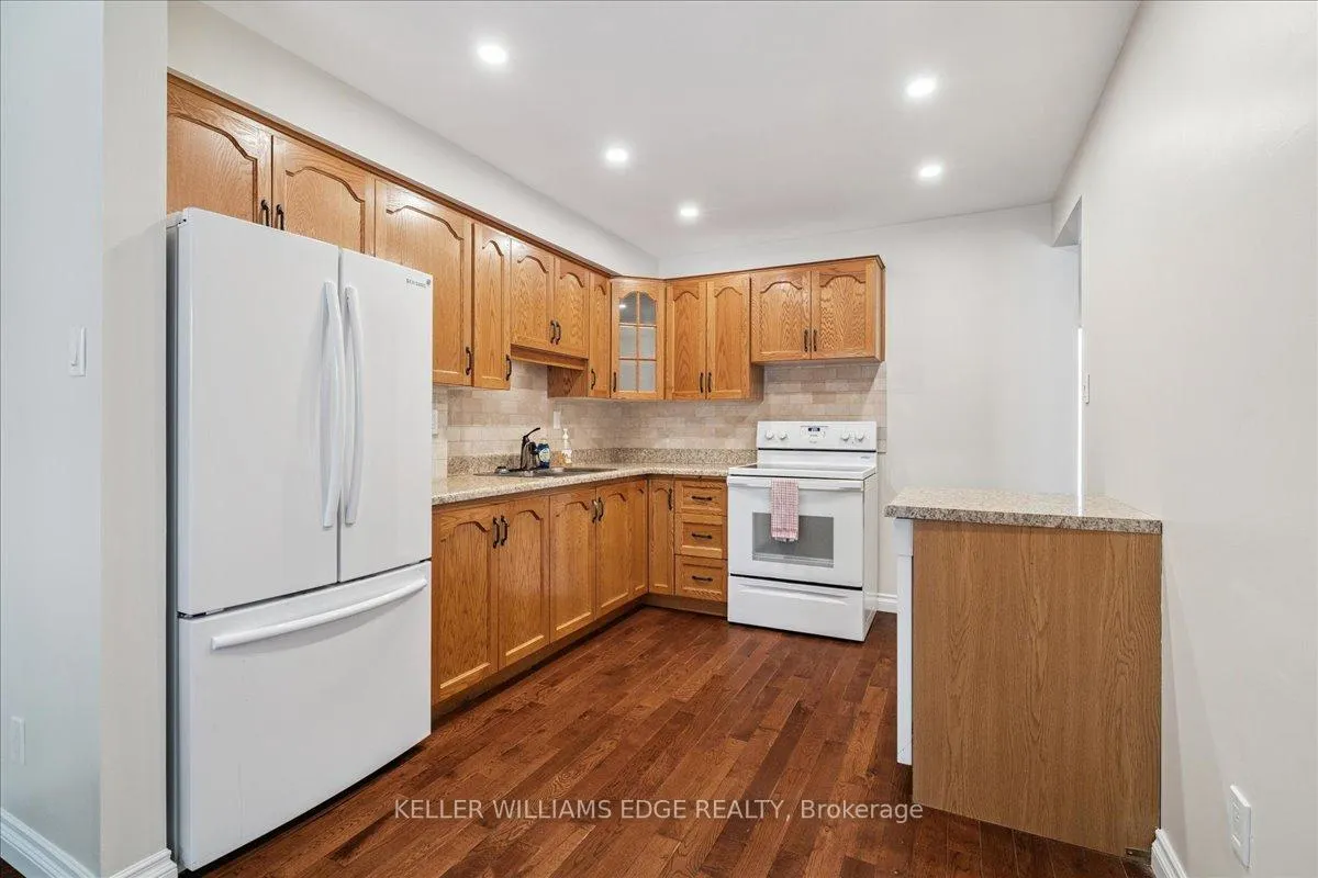Photo 19 of Unit 6, 475 Woodview Road, Burlington, Roseland — HOMEH