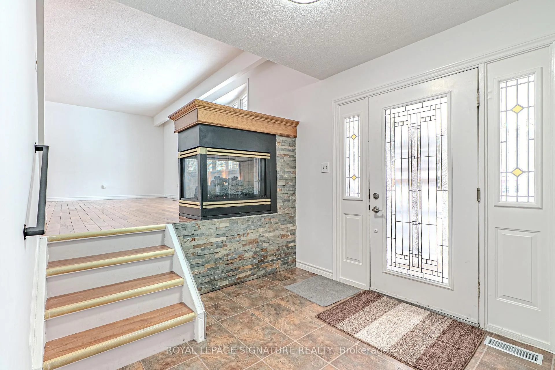 Photo 2 of 20 Michael Place, Guelph, Willow West/Sugarbush/West Acres — HOMEH