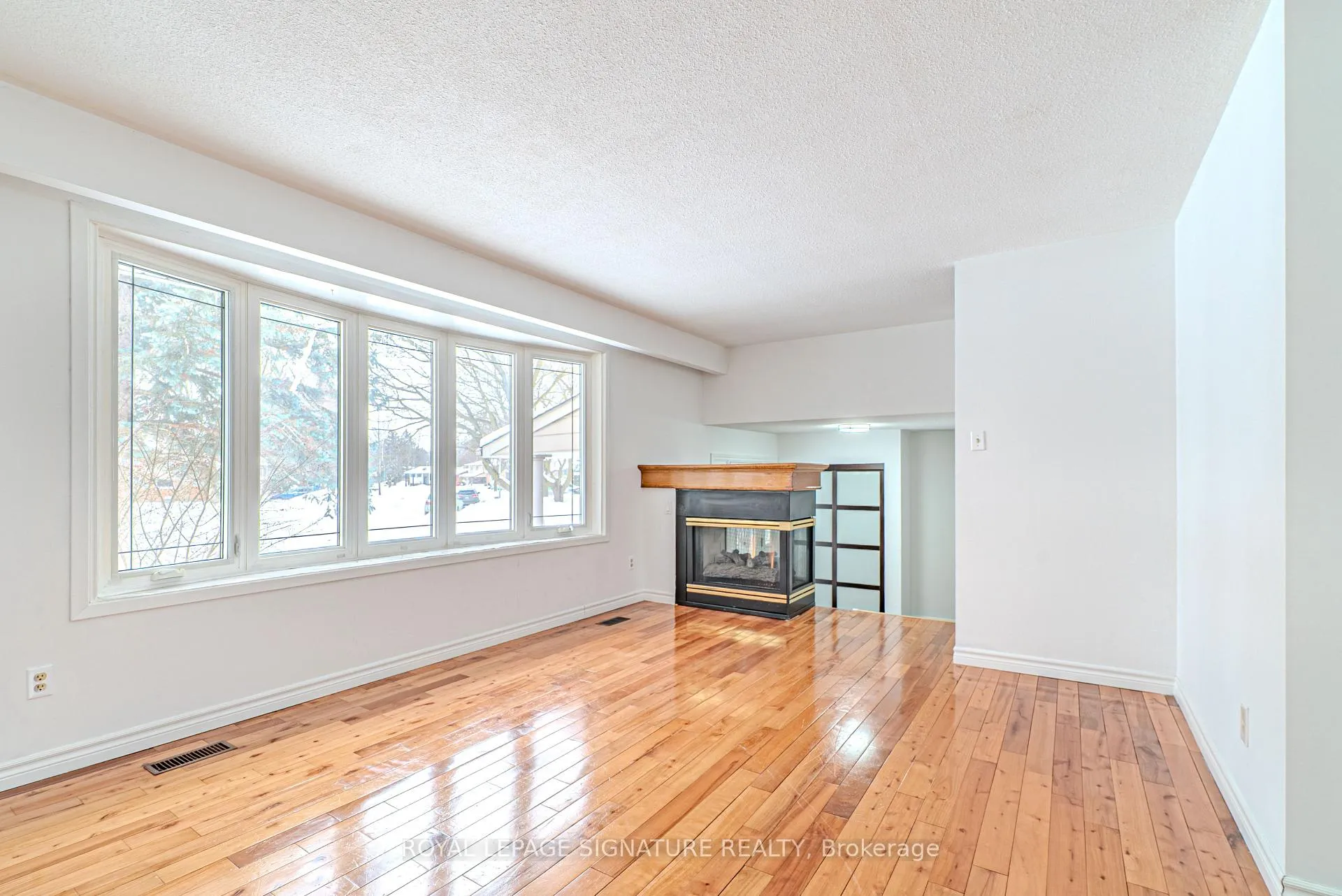 Photo 8 of 20 Michael Place, Guelph, Willow West/Sugarbush/West Acres — HOMEH