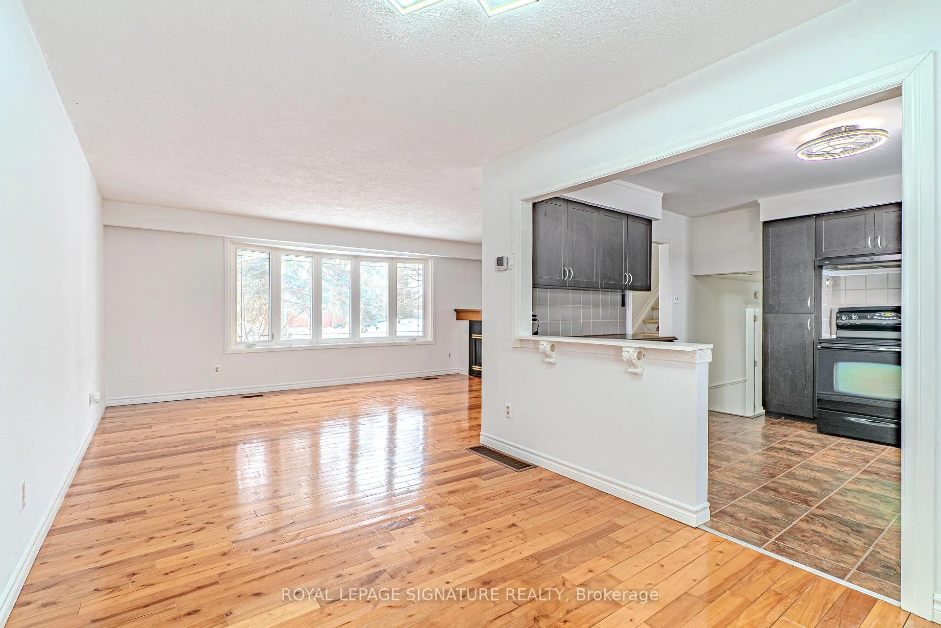Photo 10 of 20 Michael Place, Guelph, Willow West/Sugarbush/West Acres — HOMEH