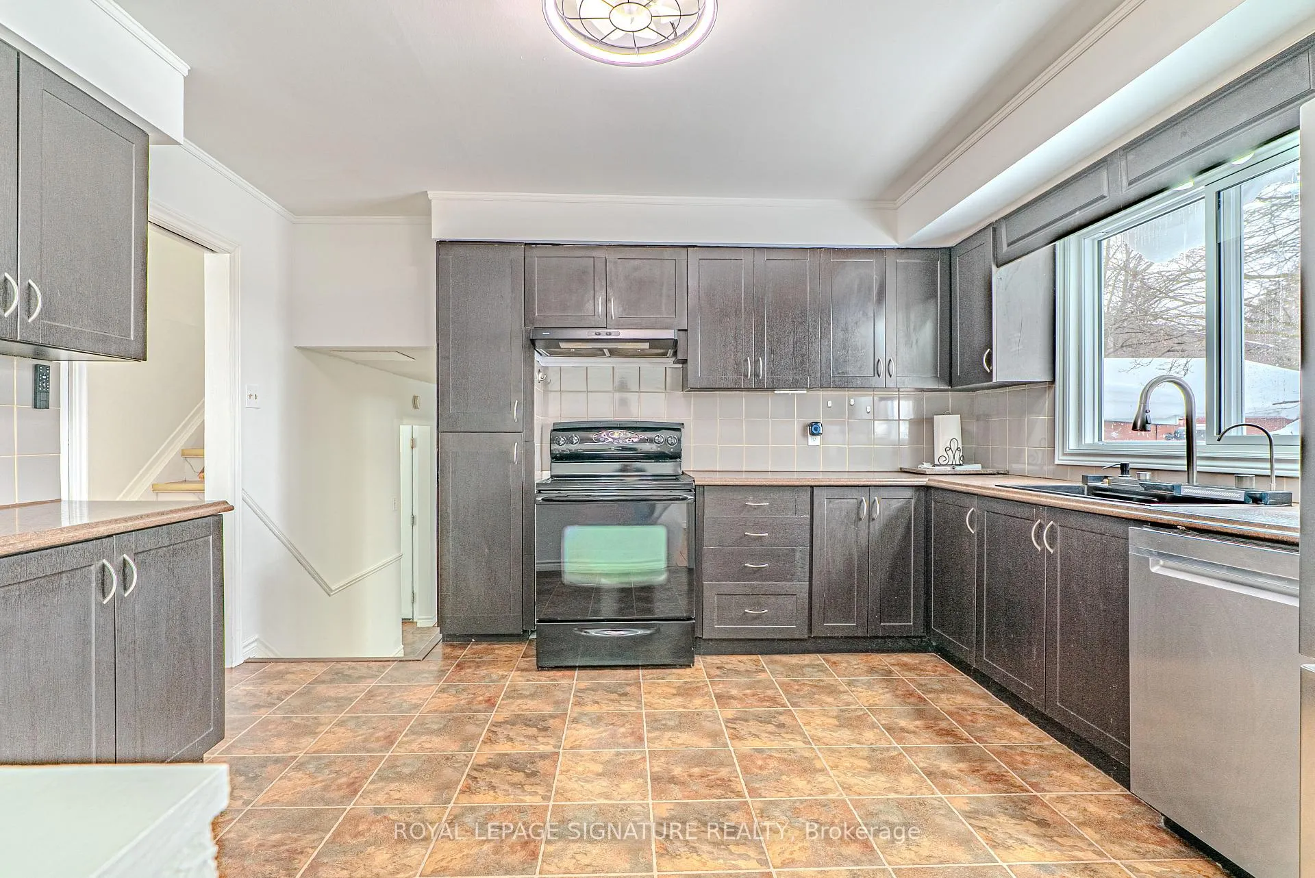 Photo 12 of 20 Michael Place, Guelph, Willow West/Sugarbush/West Acres — HOMEH