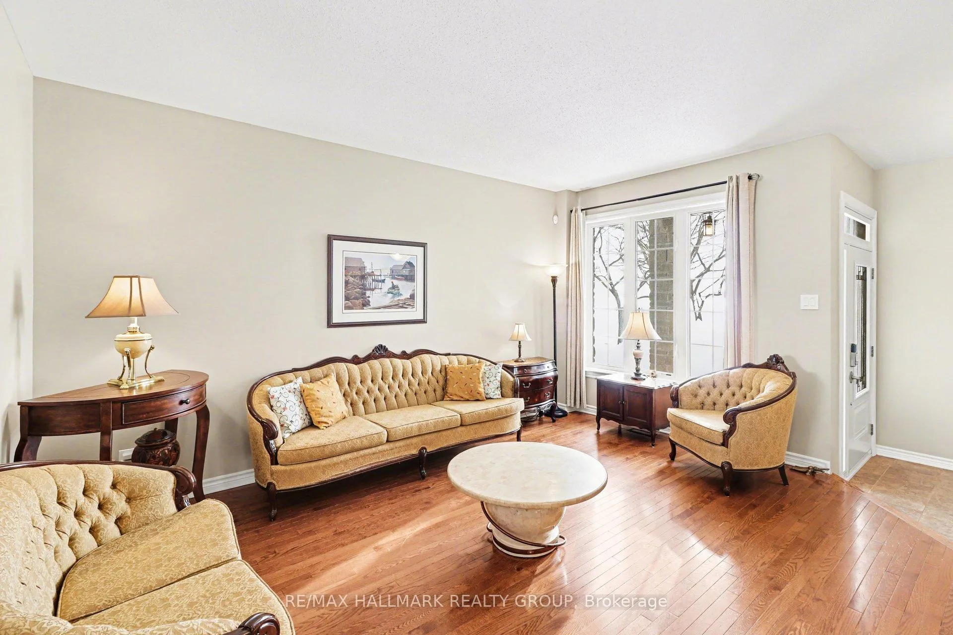Photo 4 of 241 Trail Side Circle, Ottawa, Springridge/East Village — HOMEH
