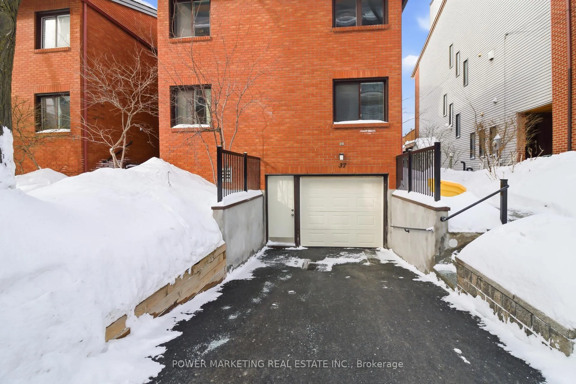 Photo 2 of 37G Robinson Avenue, Ottawa, Sandy Hill — HOMEH