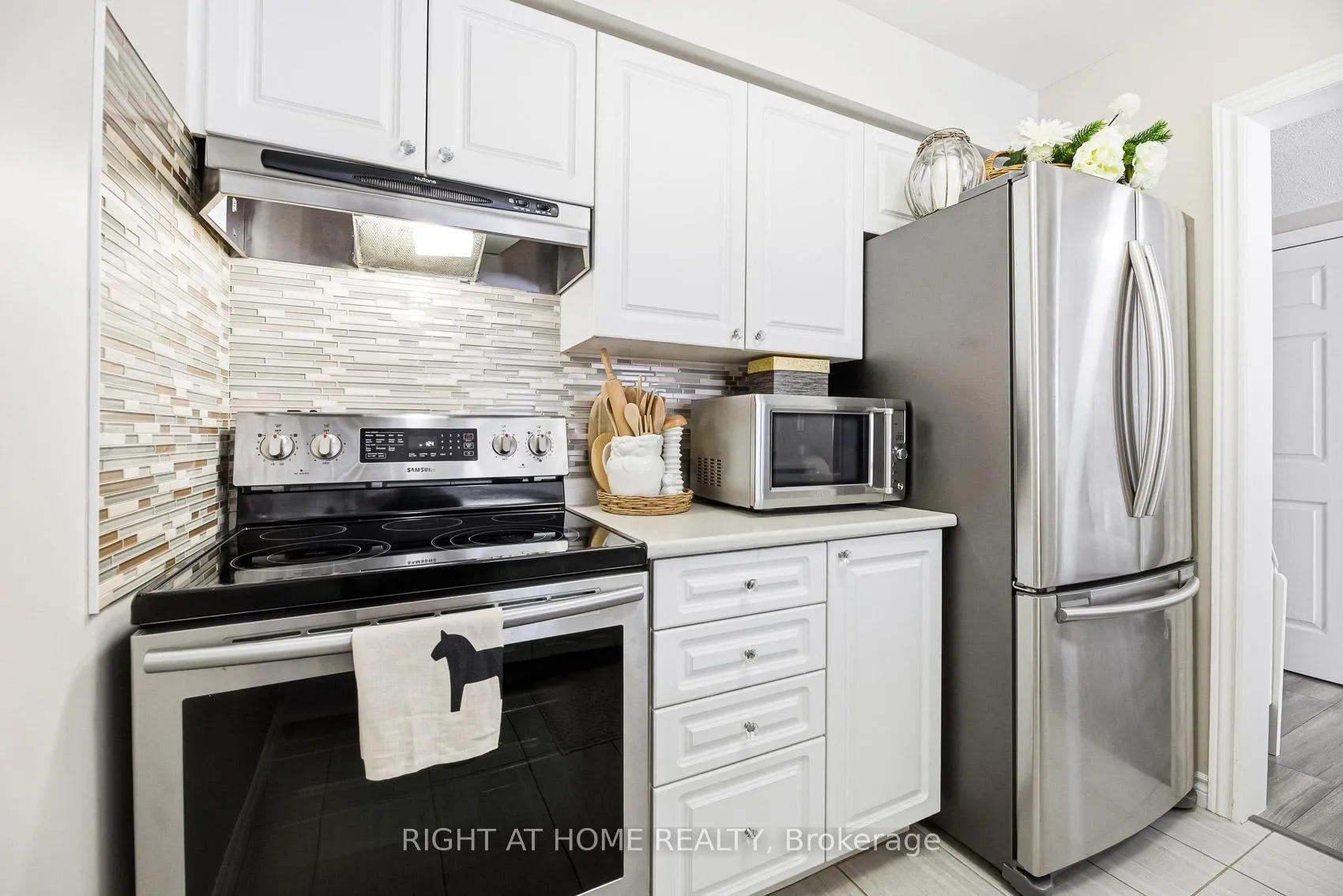 Photo 9 of Unit 37, 430 Mapleview Drive E, Barrie, Painswick South — HOMEH