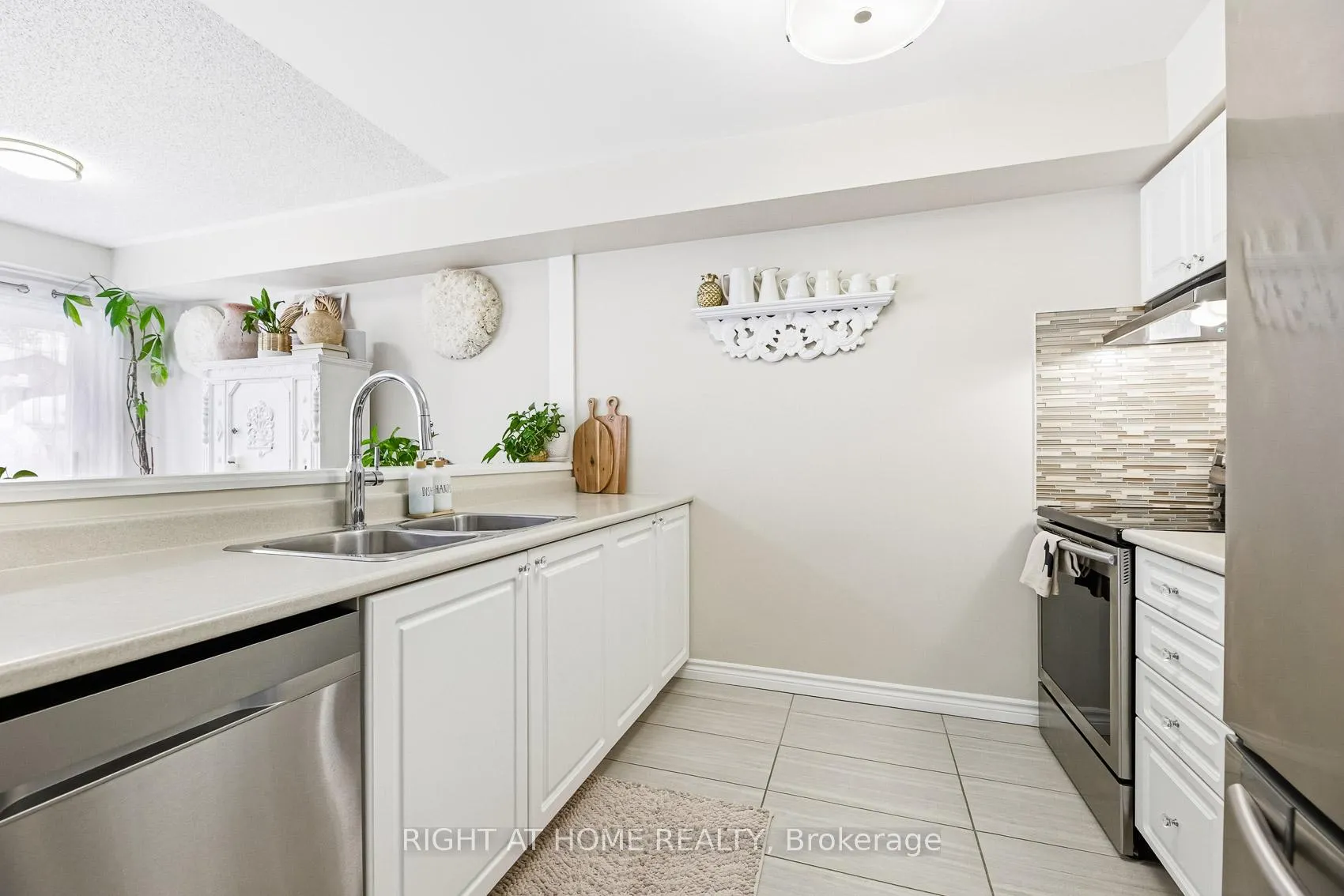 Photo 11 of Unit 37, 430 Mapleview Drive E, Barrie, Painswick South — HOMEH