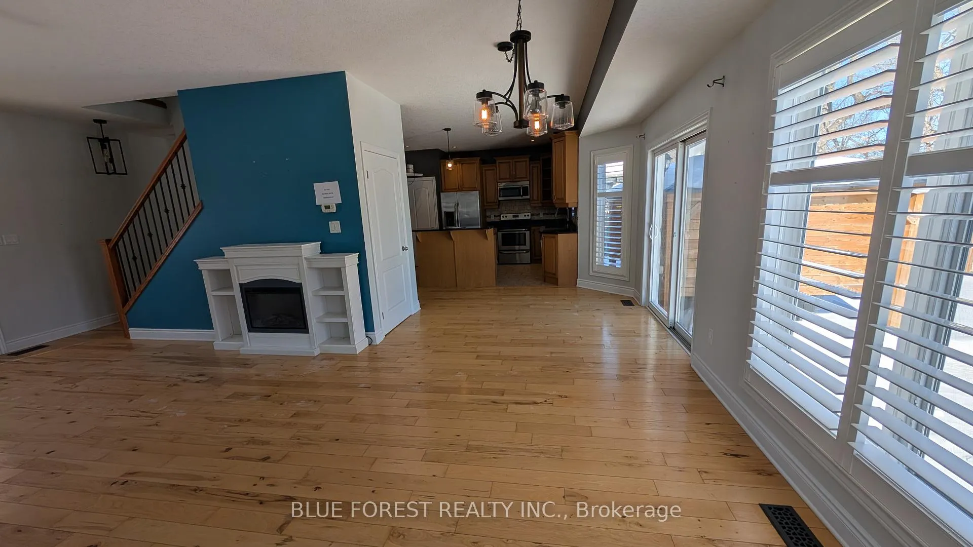 Photo 5 of 125 Deborah Drive, Strathroy-Caradoc, NE — HOMEH