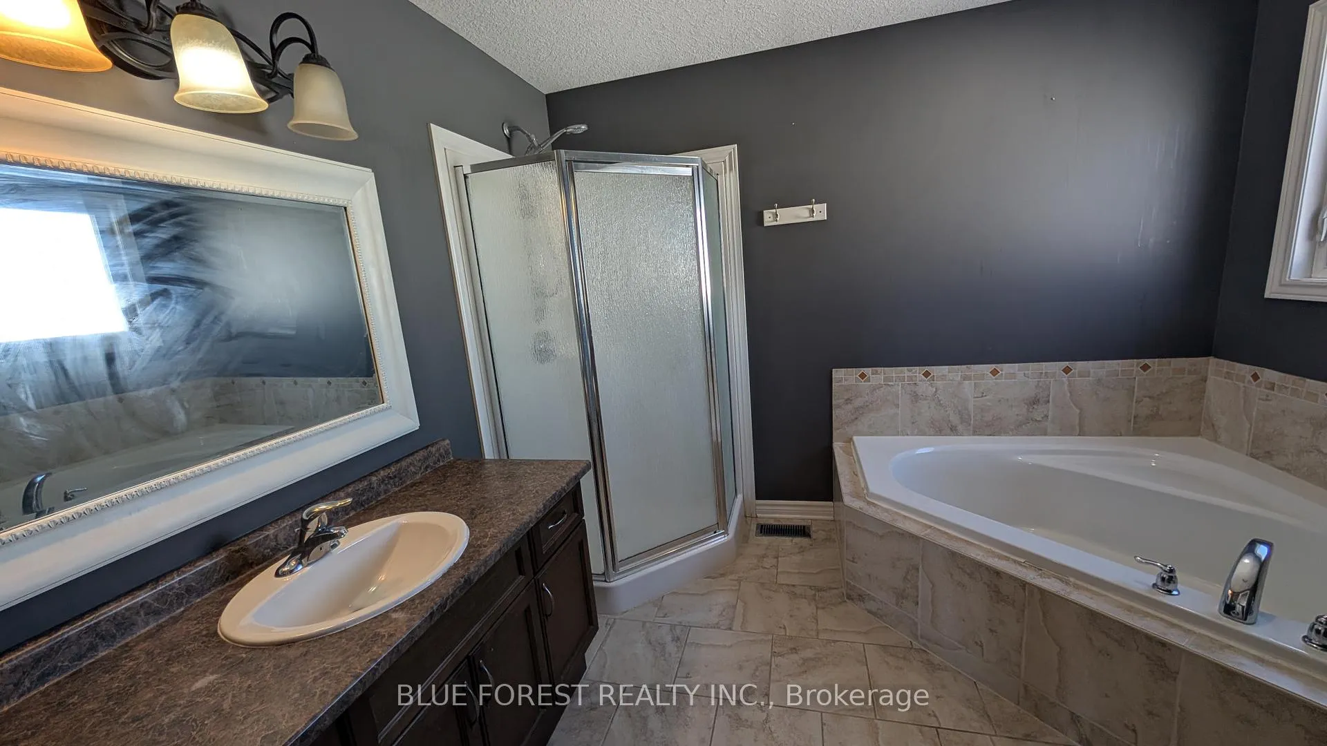 Photo 15 of 125 Deborah Drive, Strathroy-Caradoc, NE — HOMEH