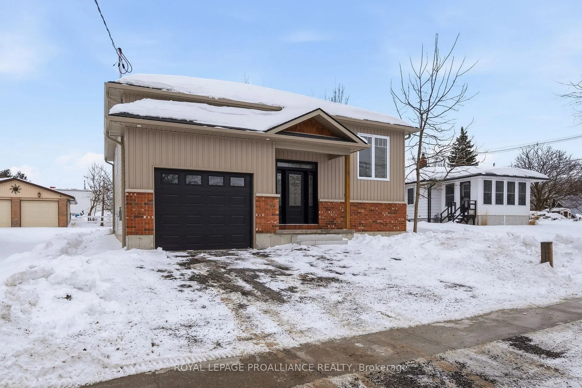 Photo 2 of 152 Bay Street, Quinte West, Trenton Ward — HOMEH