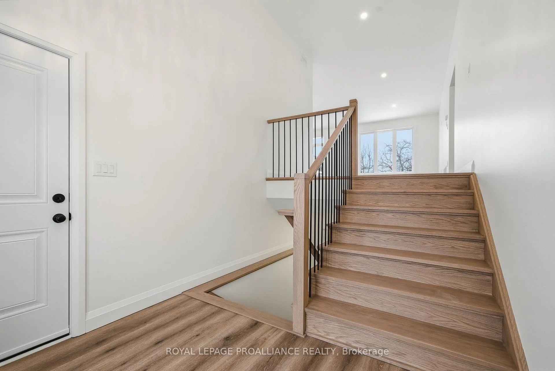 Photo 5 of 152 Bay Street, Quinte West, Trenton Ward — HOMEH