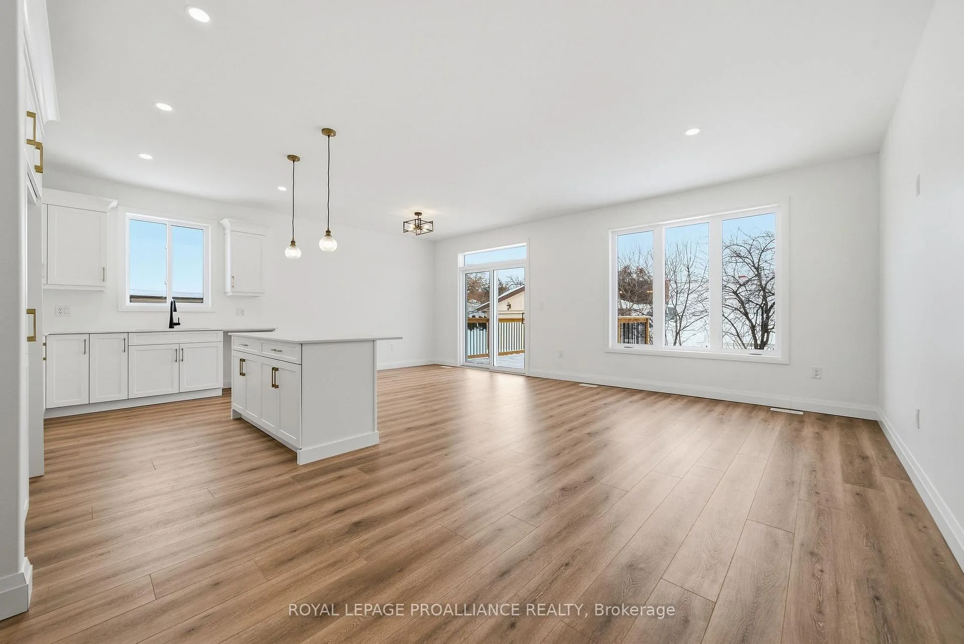 Photo 10 of 152 Bay Street, Quinte West, Trenton Ward — HOMEH