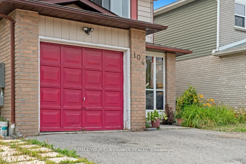 Photo 2 of 104 Garden Drive, Barrie, Allandale Heights — HOMEH