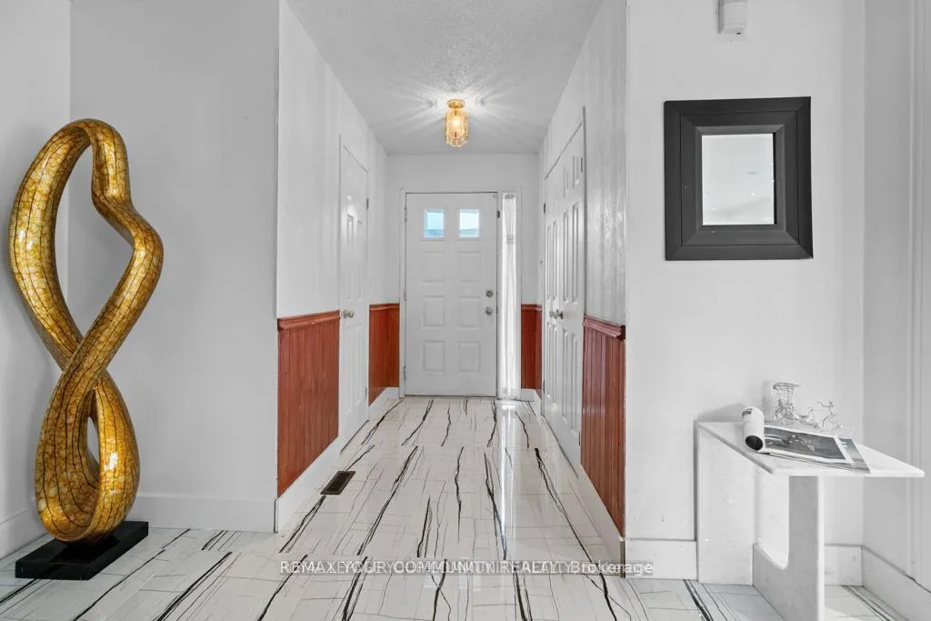 Photo 3 of 104 Garden Drive, Barrie, Allandale Heights — HOMEH