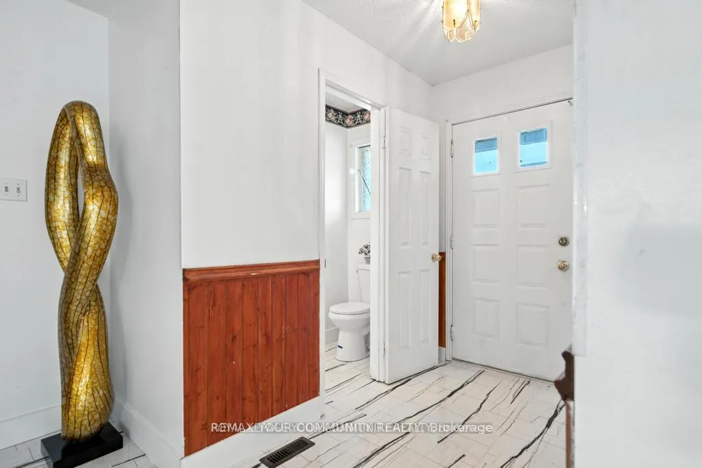 Photo 4 of 104 Garden Drive, Barrie, Allandale Heights — HOMEH