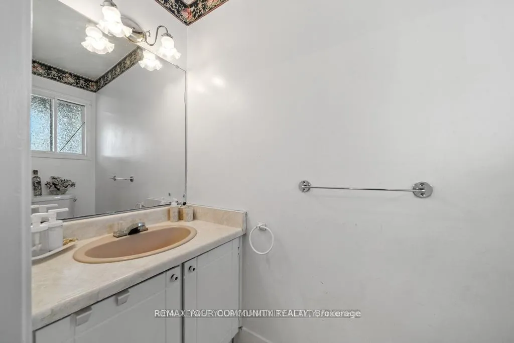 Photo 5 of 104 Garden Drive, Barrie, Allandale Heights — HOMEH
