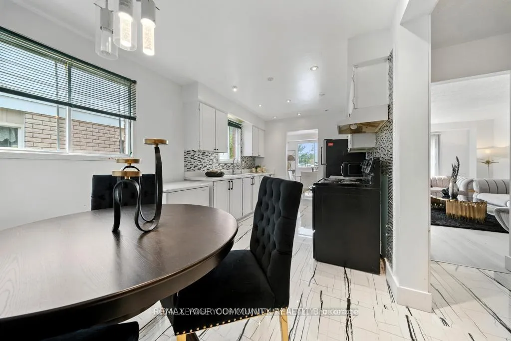 Photo 7 of 104 Garden Drive, Barrie, Allandale Heights — HOMEH