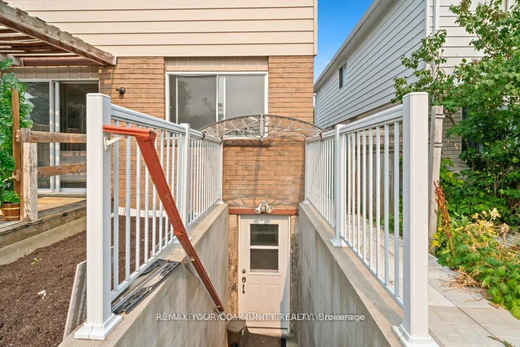 Photo 43 of 104 Garden Drive, Barrie, Allandale Heights — HOMEH