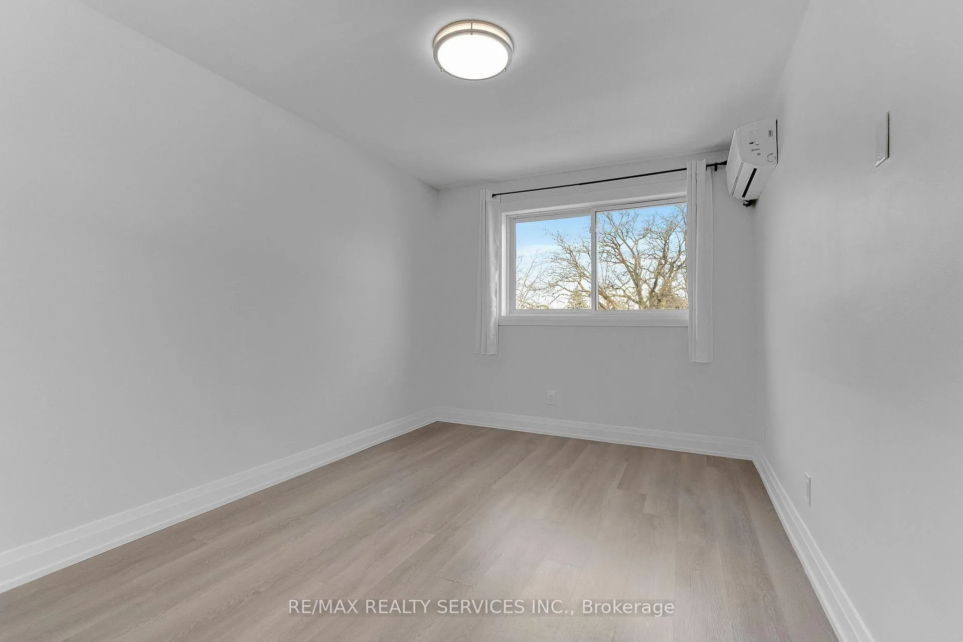 Photo 18 of Unit 5, 1140 Tavistock Drive, Burlington, Mountainside — HOMEH