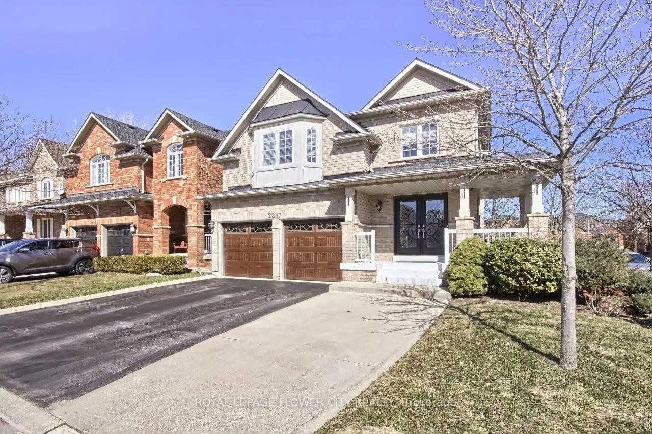 Photo 2 of 2247 Empire Crescent W, Burlington, Orchard — HOMEH
