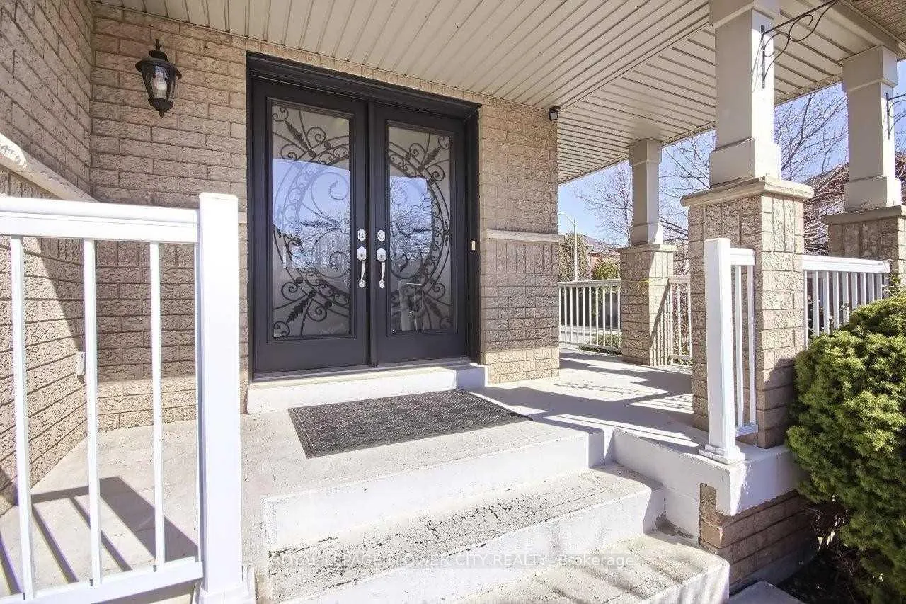 Photo 4 of 2247 Empire Crescent W, Burlington, Orchard — HOMEH