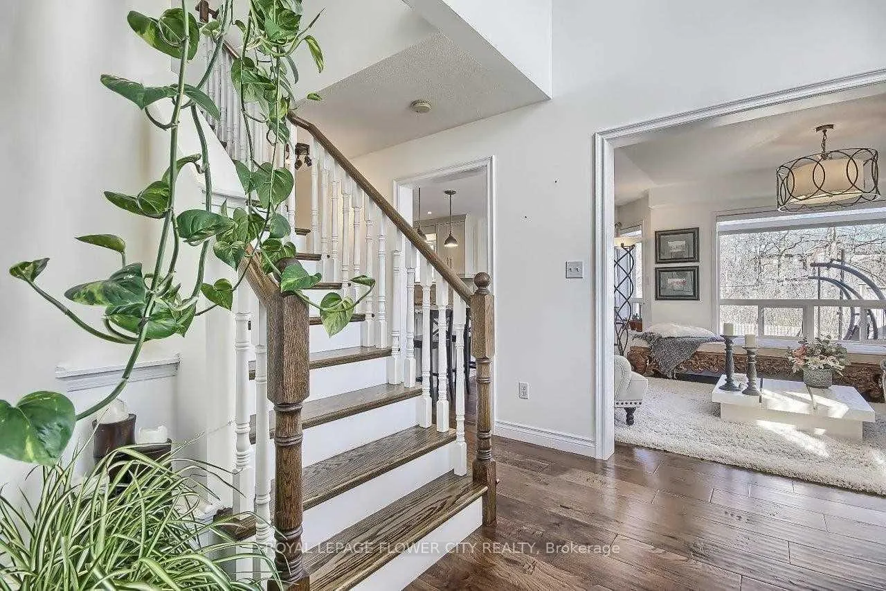 Photo 10 of 2247 Empire Crescent W, Burlington, Orchard — HOMEH