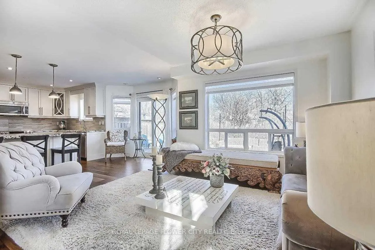 Photo 12 of 2247 Empire Crescent W, Burlington, Orchard — HOMEH
