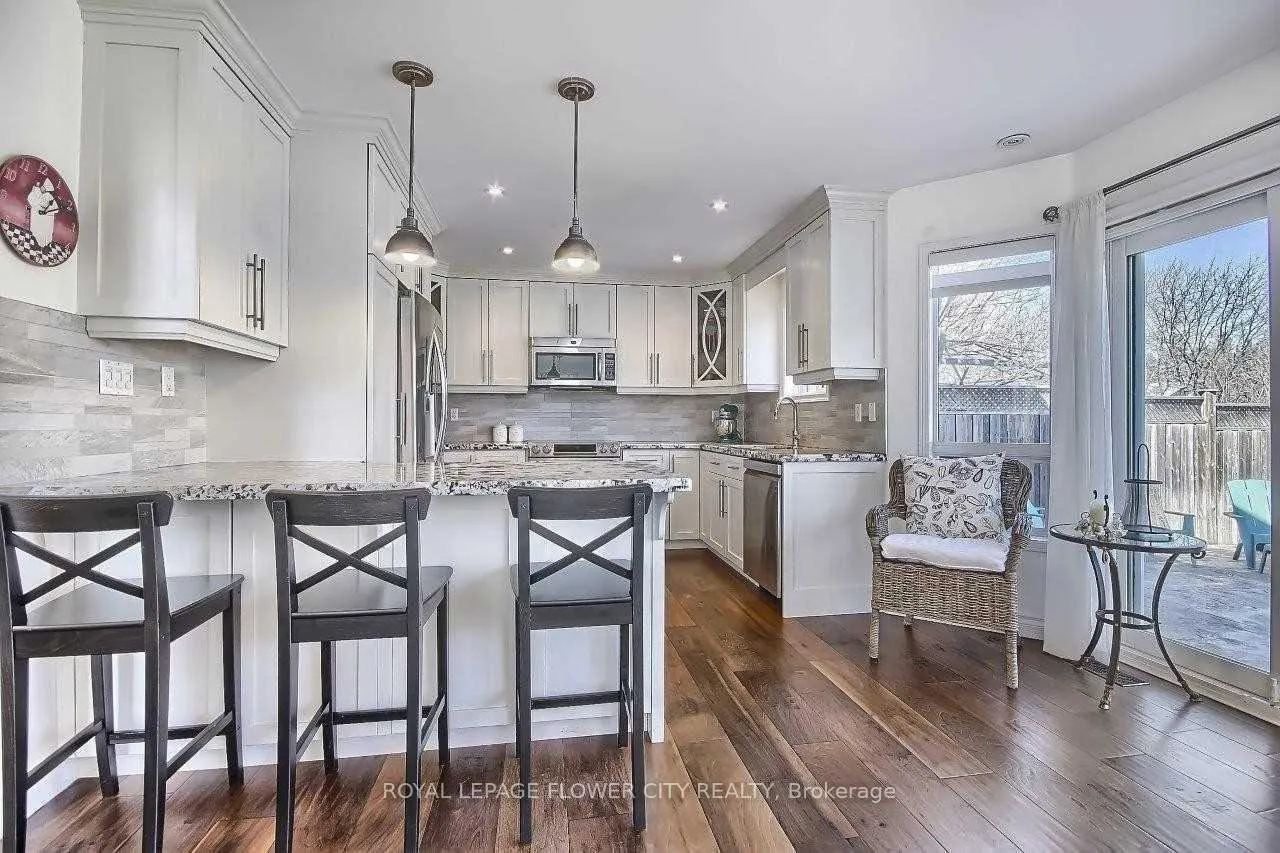 Photo 15 of 2247 Empire Crescent W, Burlington, Orchard — HOMEH