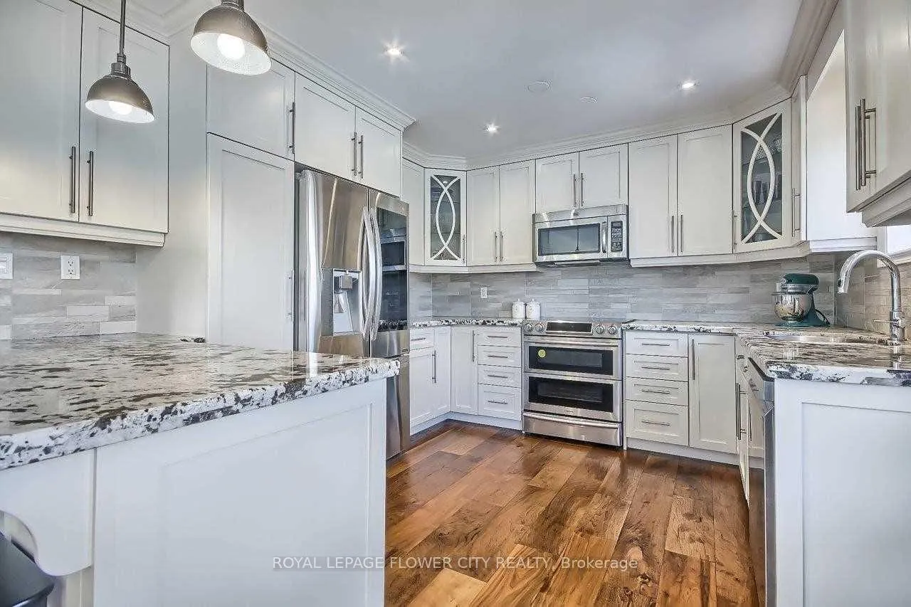 Photo 16 of 2247 Empire Crescent W, Burlington, Orchard — HOMEH