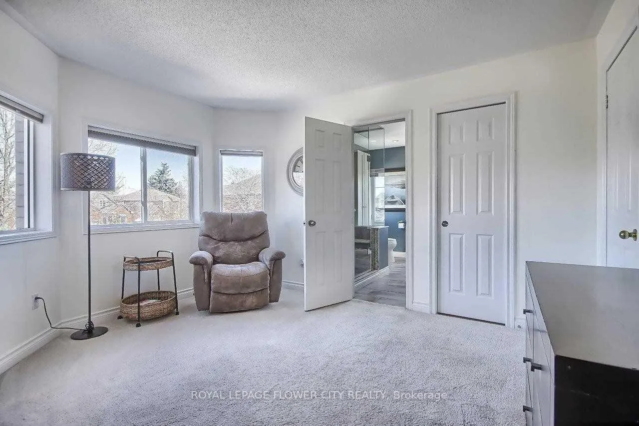 Photo 27 of 2247 Empire Crescent W, Burlington, Orchard — HOMEH