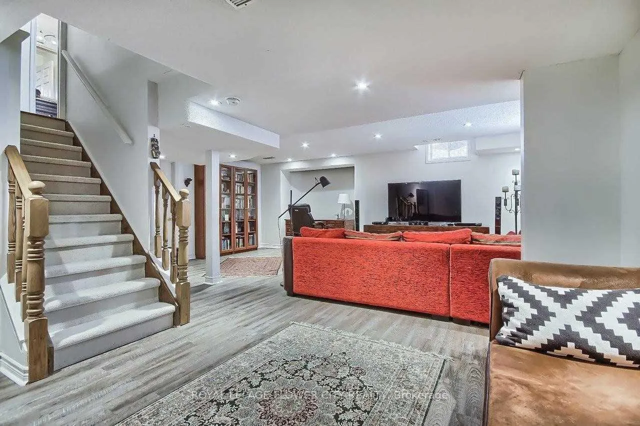 Photo 34 of 2247 Empire Crescent W, Burlington, Orchard — HOMEH