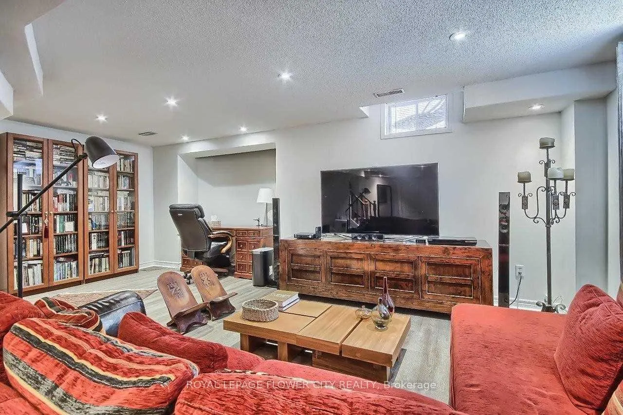 Photo 35 of 2247 Empire Crescent W, Burlington, Orchard — HOMEH