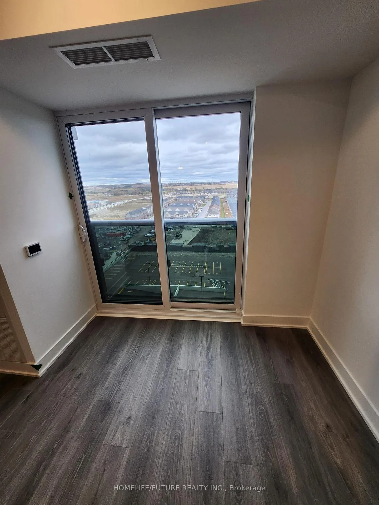 Photo 5 of Unit 1403, 2545 Simcoe Street N, Oshawa, Windfields — HOMEH