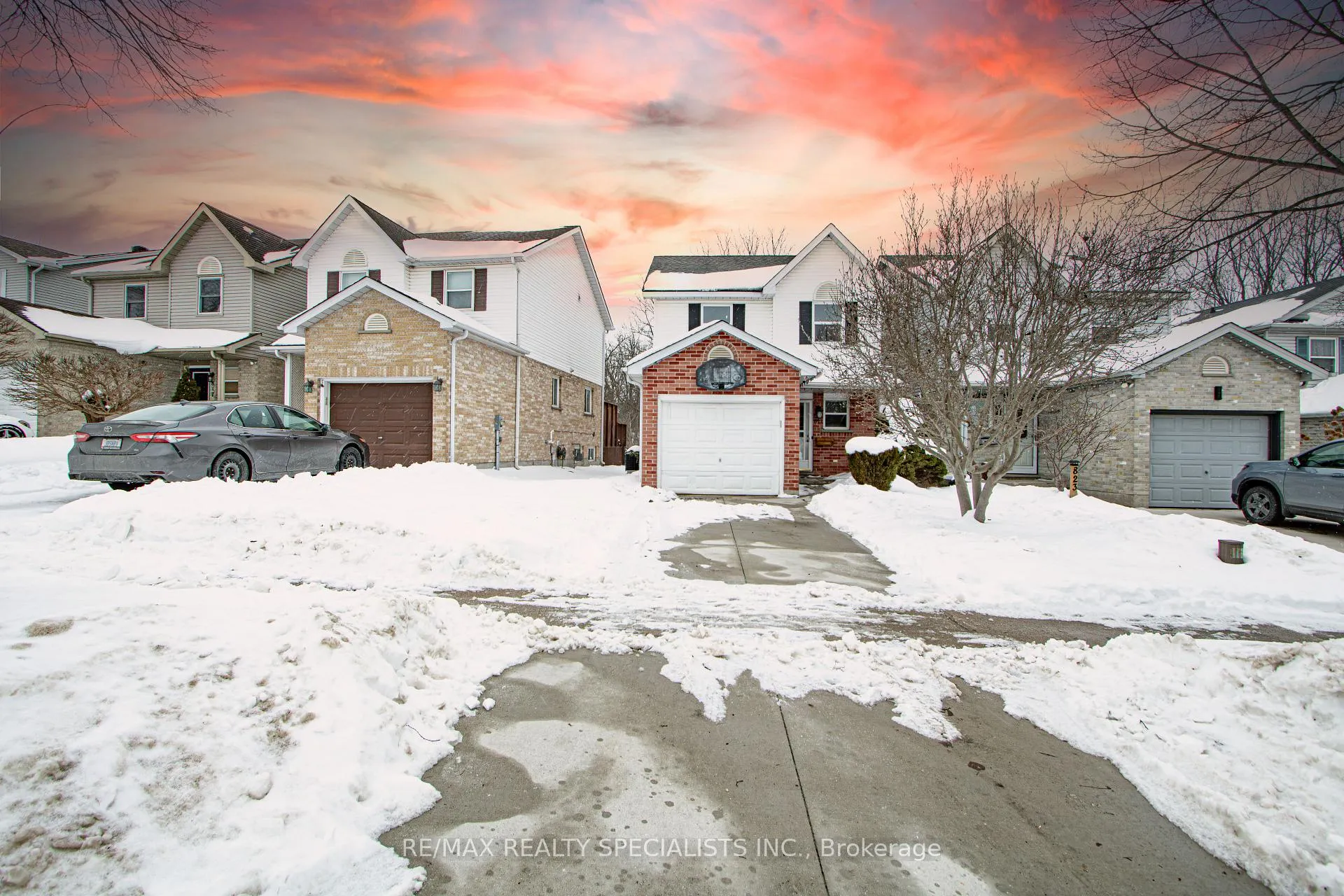 Photo 2 of 821 Deveron Crescent, London, South J — HOMEH