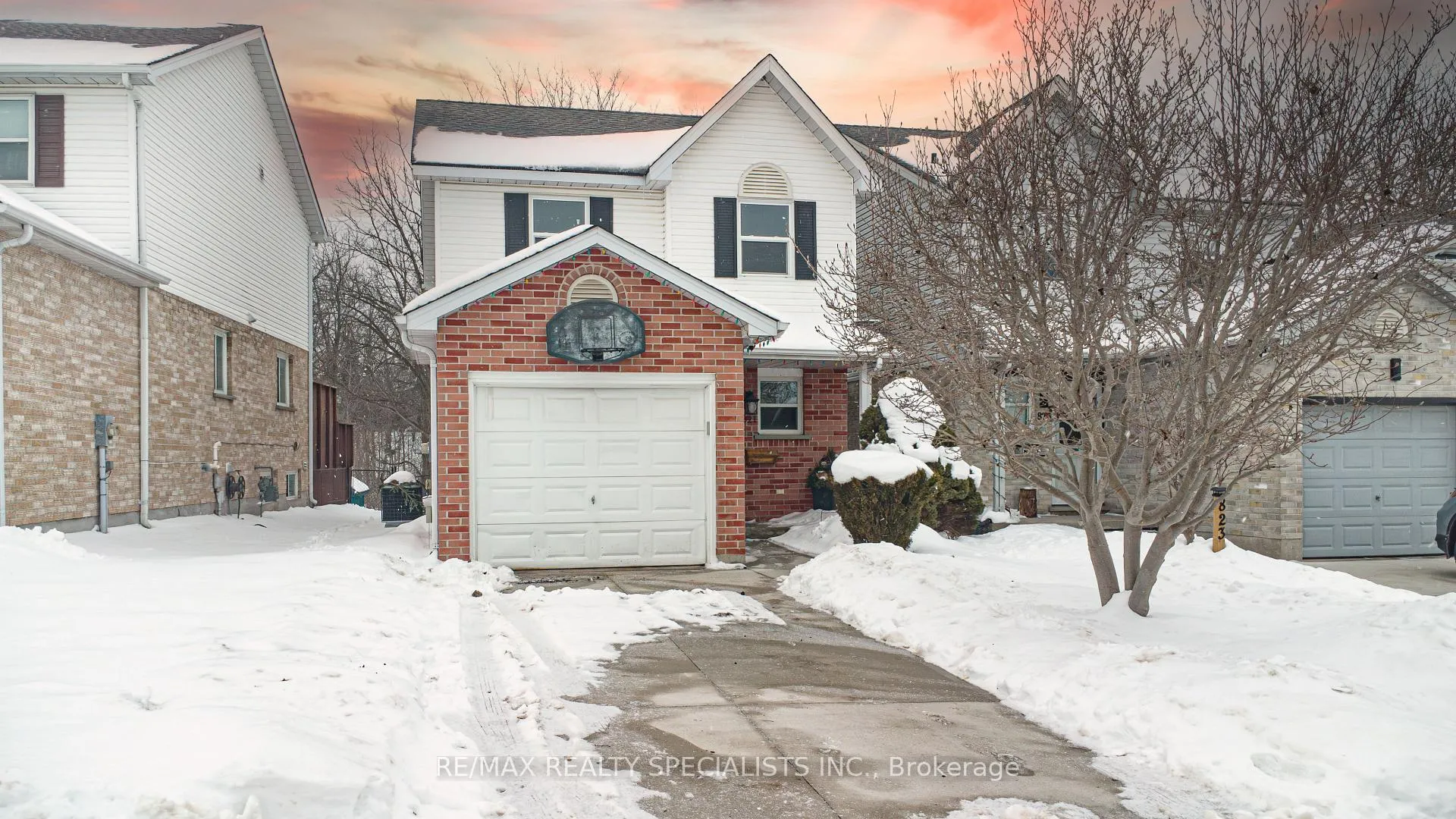 Photo 3 of 821 Deveron Crescent, London, South J — HOMEH