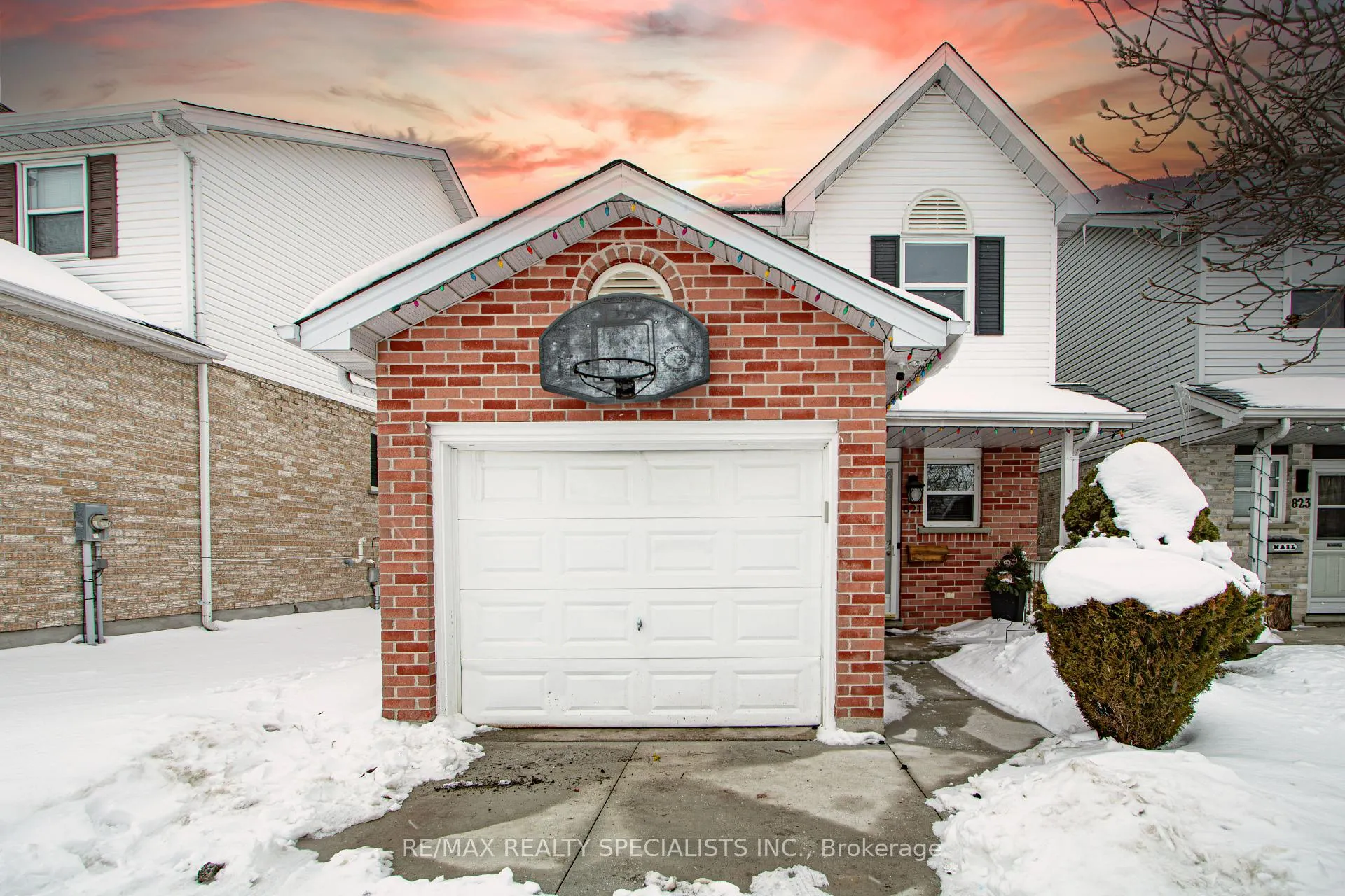 Photo 5 of 821 Deveron Crescent, London, South J — HOMEH
