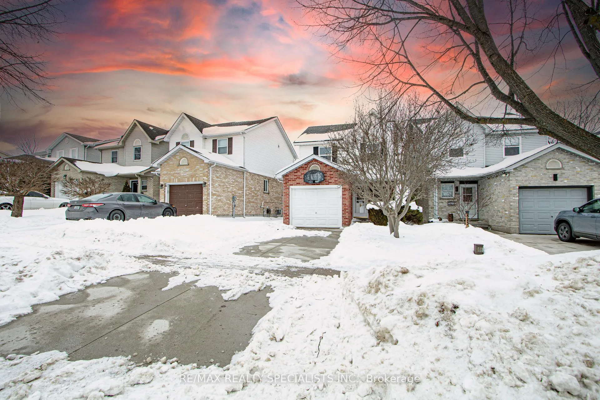 Photo 7 of 821 Deveron Crescent, London, South J — HOMEH