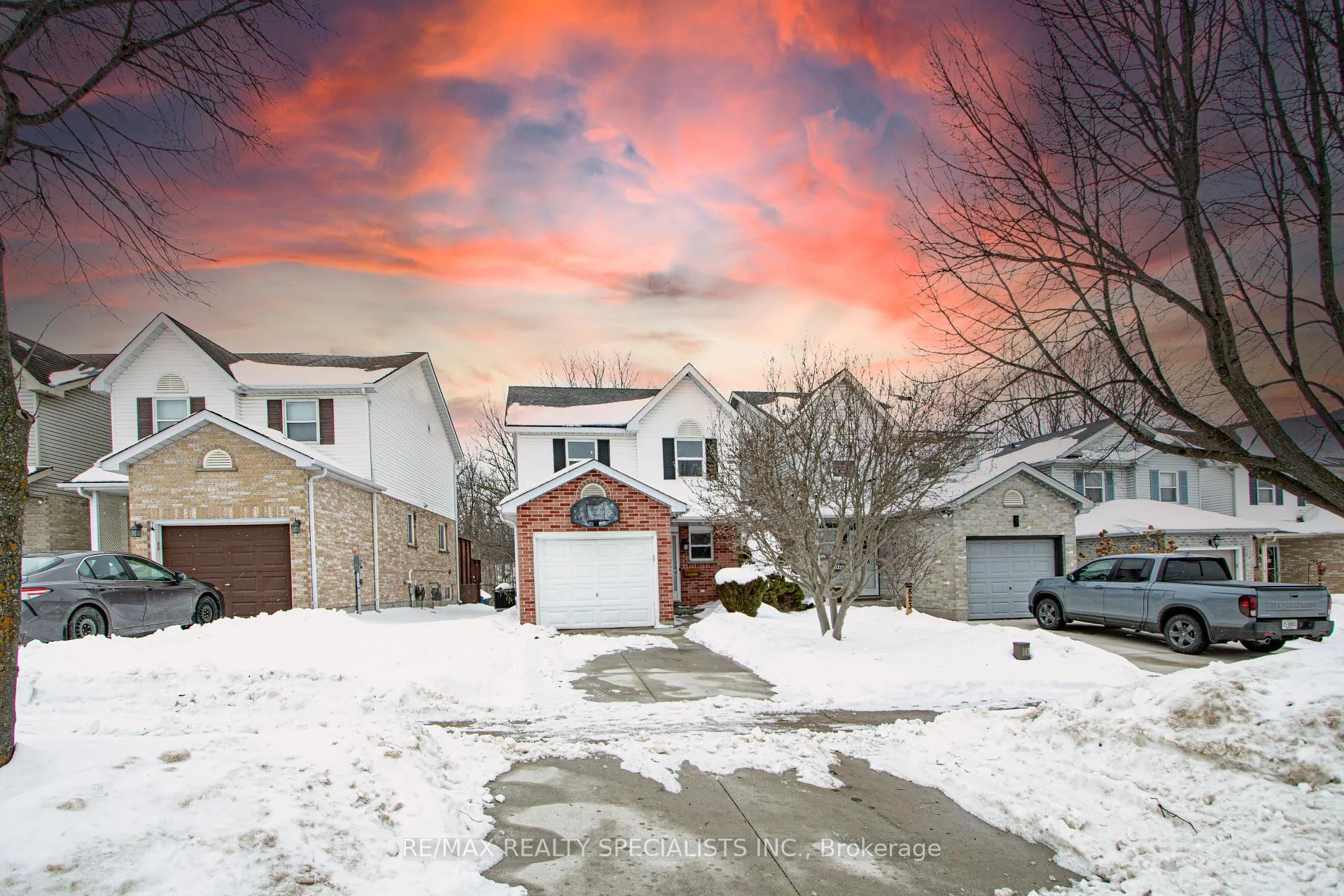 Photo 8 of 821 Deveron Crescent, London, South J — HOMEH