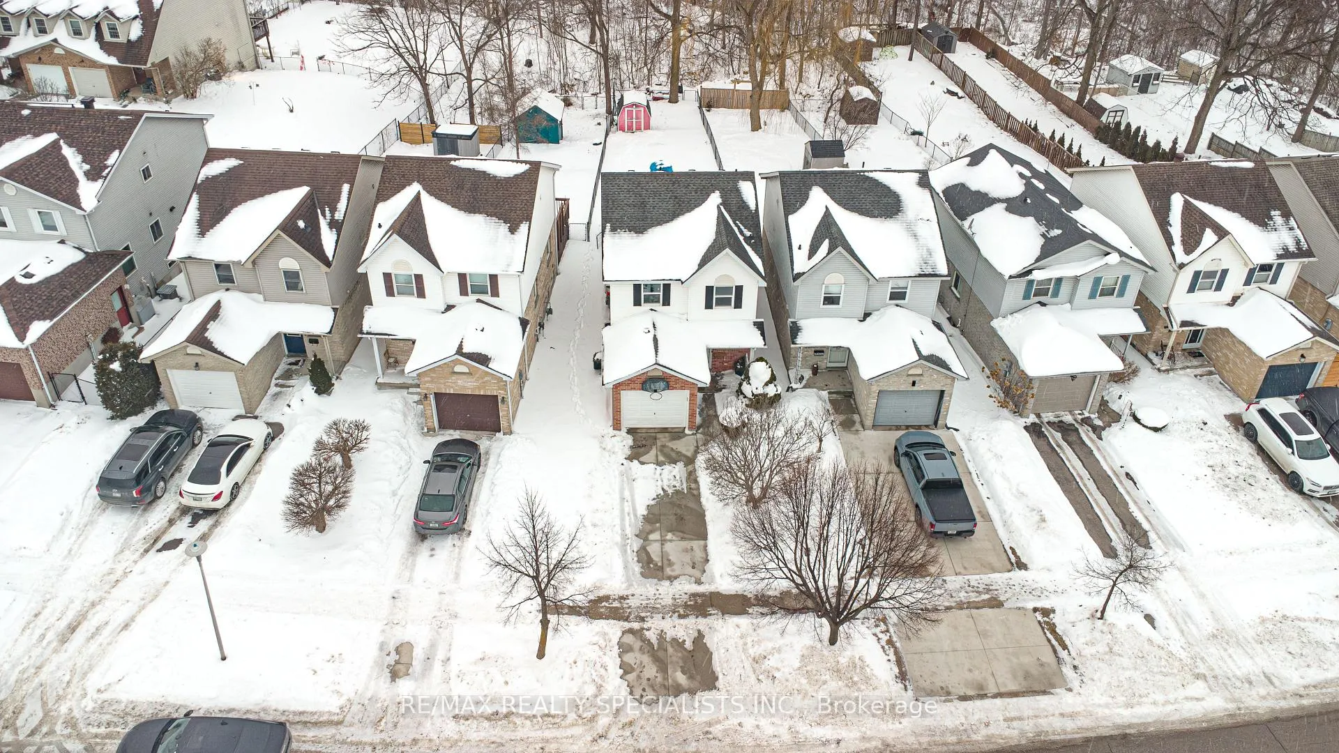 Photo 9 of 821 Deveron Crescent, London, South J — HOMEH