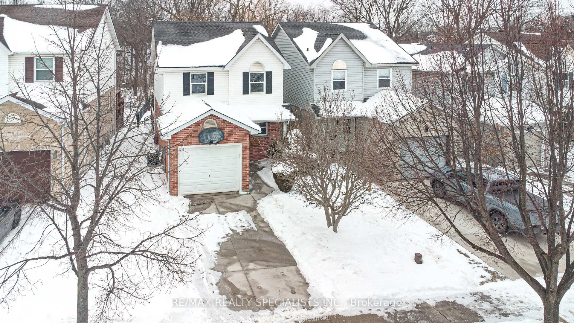 Photo 10 of 821 Deveron Crescent, London, South J — HOMEH