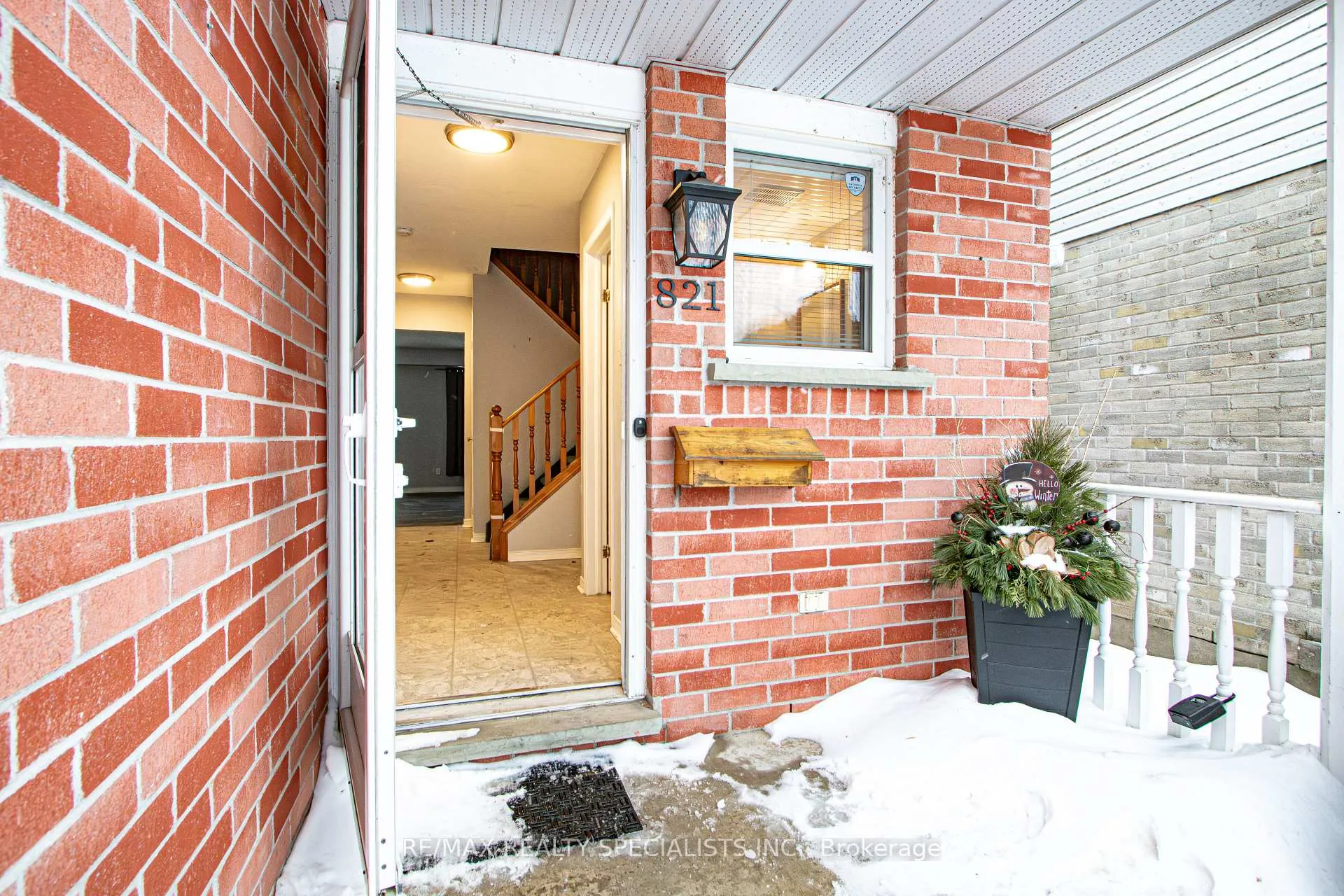 Photo 12 of 821 Deveron Crescent, London, South J — HOMEH