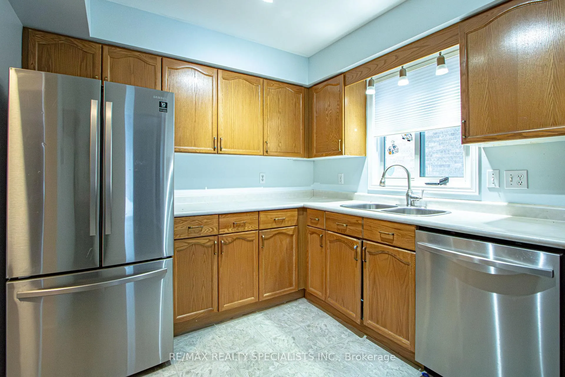 Photo 17 of 821 Deveron Crescent, London, South J — HOMEH