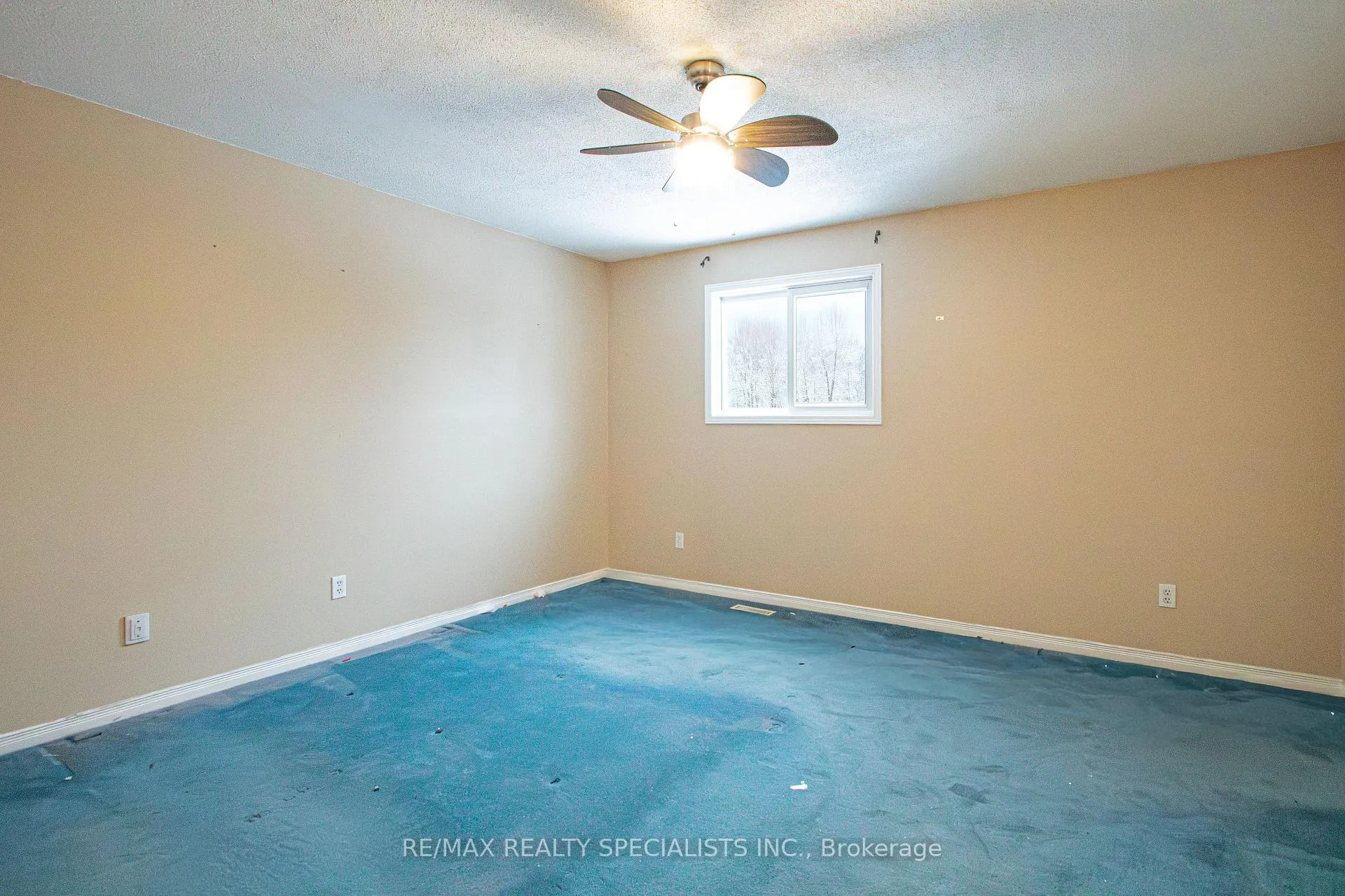Photo 35 of 821 Deveron Crescent, London, South J — HOMEH