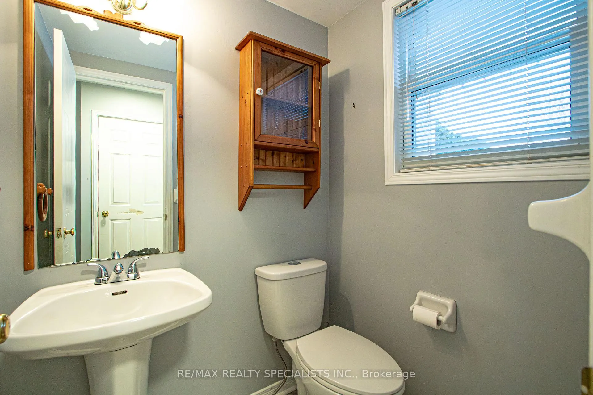Photo 37 of 821 Deveron Crescent, London, South J — HOMEH
