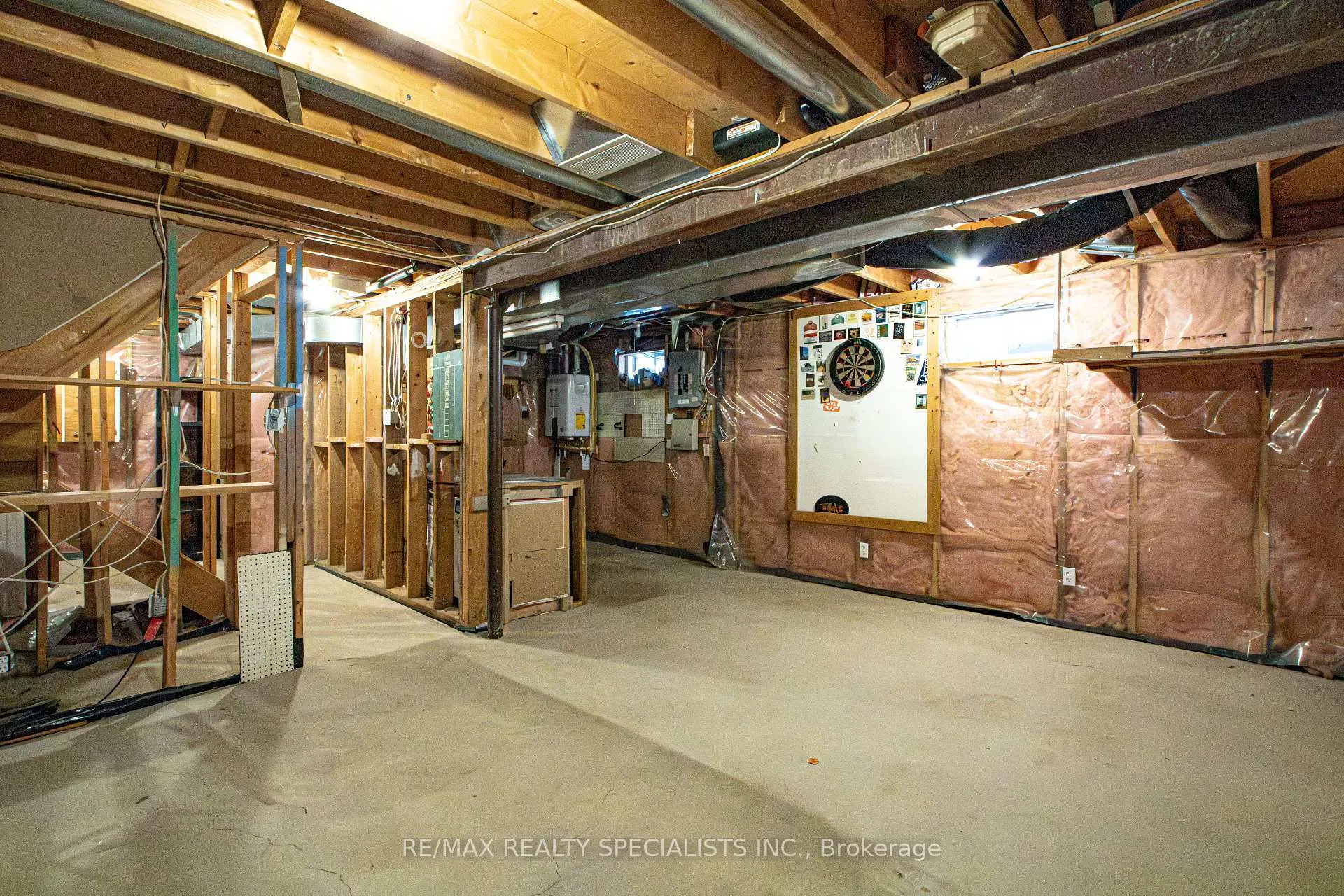 Photo 43 of 821 Deveron Crescent, London, South J — HOMEH