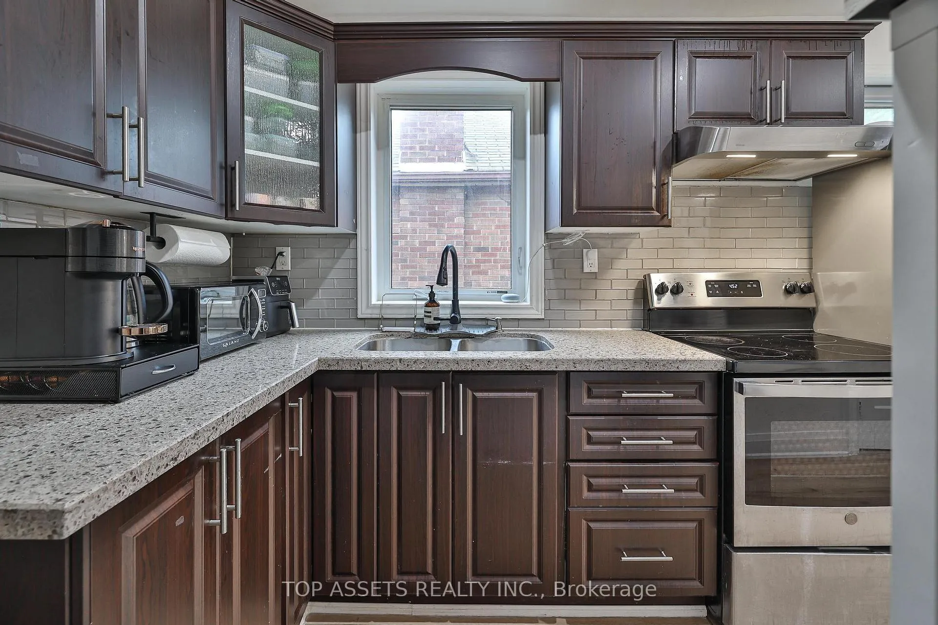 Photo 10 of 570 Vaughan (Main Floor) Road, Toronto, Humewood-Cedarvale — HOMEH