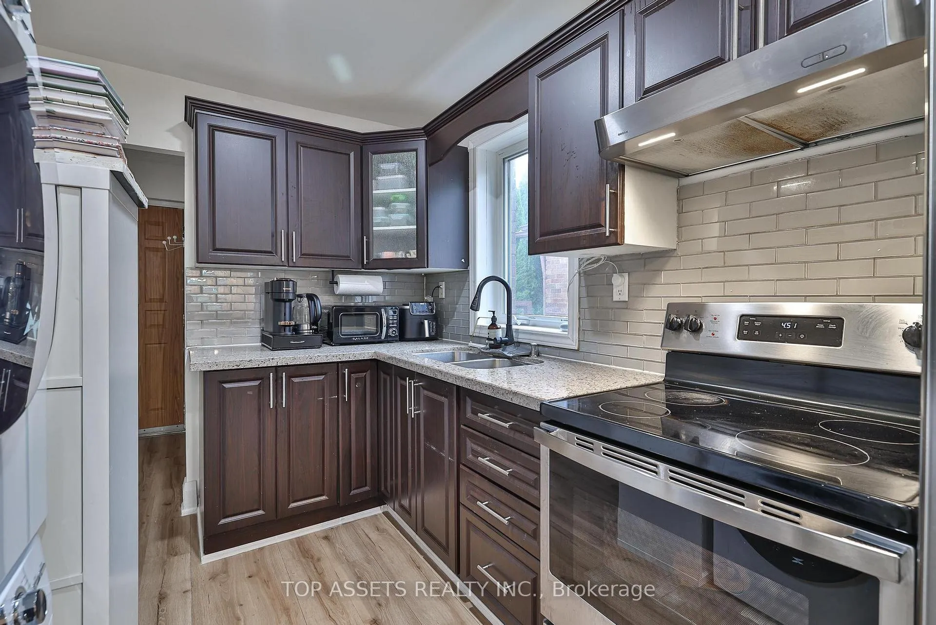 Photo 11 of 570 Vaughan (Main Floor) Road, Toronto, Humewood-Cedarvale — HOMEH
