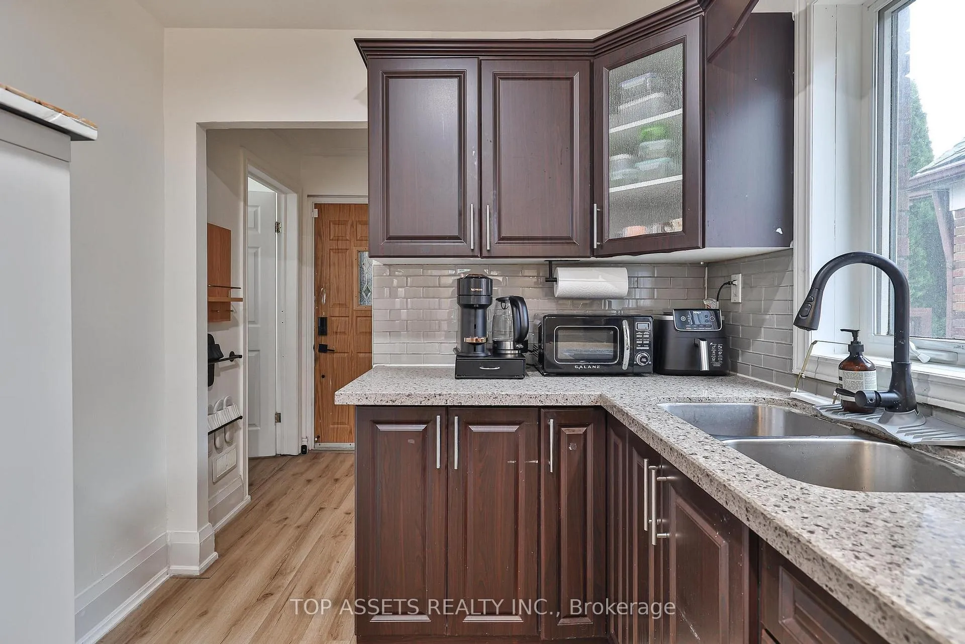 Photo 12 of 570 Vaughan (Main Floor) Road, Toronto, Humewood-Cedarvale — HOMEH